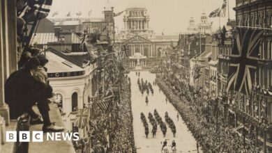 118975532 crowds.jpg