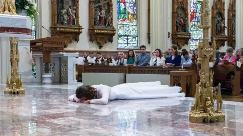 Today's Catholic/Joe Romie Consecration of Jessica Hayes. Photo by Today’s Catholic/Joe Romie