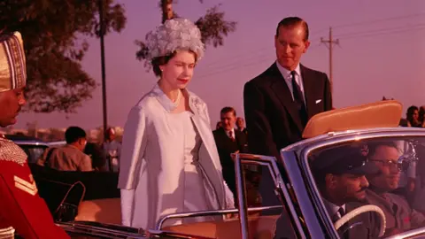 Fox Photos/Hulton Archive/Getty Imag Queen Elizabeth II and Prince Philip in Delhi during a state visit to India, 21st January 1961. (Photo by Fox Photos/Hulton Archive/Getty Images)