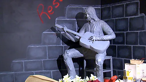 Statue of Kurt Cobain in Aberdeen, Washington