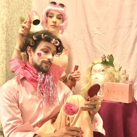 Helen Yang Helen Yang and Thomas Etheridge in pink outfits