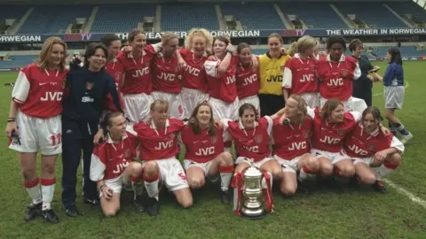 Phil Cole/Allsport Arsenal victorious 1998 team